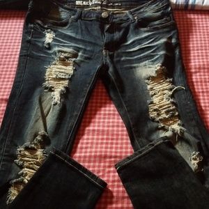 Distressed skinny jeans